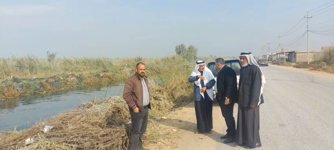 الجمعيات الفلاحية والموارد المائية في كربلاء تتابع ميدانياً أعمال تطهير وفك الاختناقات للمبازل في قضاء الحسينية