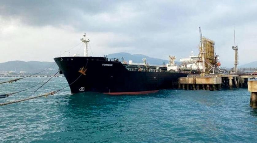 عشرات السفن عالقة قبالة إيران