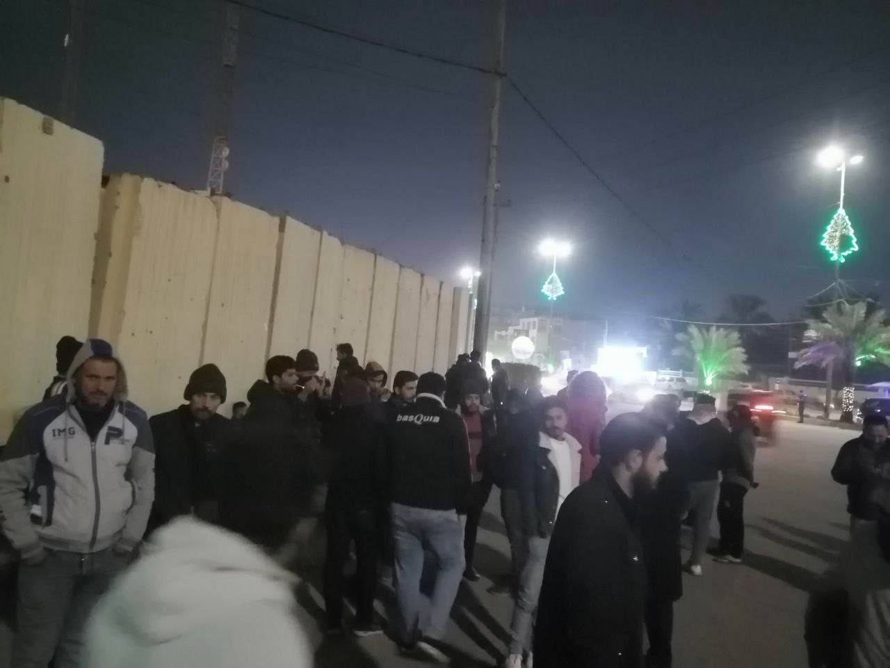 خريجو كربلاء يعتصمون أمام مبنى المحافظة ويطالبون الحكومة بالوظائف