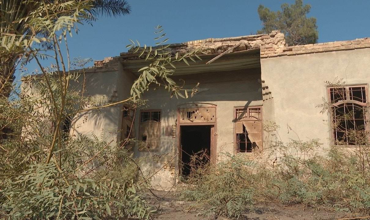 قصرمصطفى خان .. معلما كربلائيآ يشكو الإهمال بجدران متهالكة يعود الى الثلاثينيات من القرن الماضي (مصور)