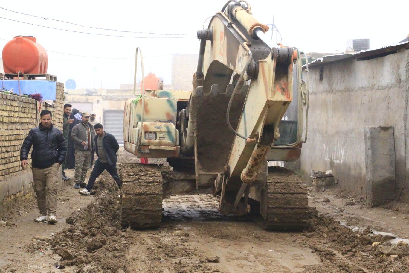 الجهد الخدمي والهندسي ( احنه بخدمتكم ) : يباشر بتأهيل منطقة حي النصر في ميسان