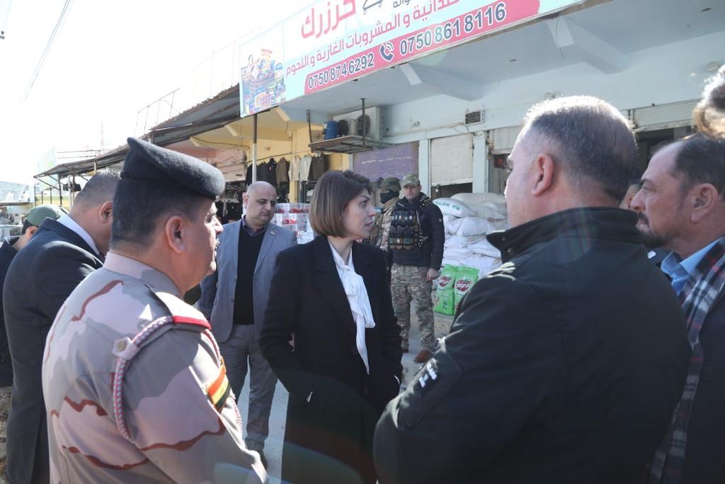 وزيرة الهجرة والمهجرين تتجول بين أزقة قضاء سنجار وتتفقد أوضاع العوائل العائدة