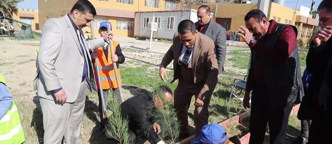 التربية :  تشجير  المدارس خطوة لتحويل الارض الجرداء إلى واحة خضراء  درءاً لمخاطر التصحر