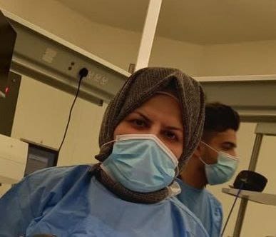 في كربلاء سيدة تلد بسيارة قبل وصولها للمُستشفى وفريق طبي ينقذ حياتها