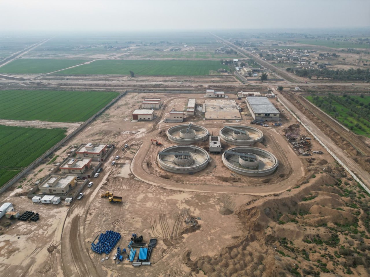 الفرق المتخصصة في وزارة التخطيط تتابع ميدانيا مراحل إنجاز مشروع ماء النهروان المركزي