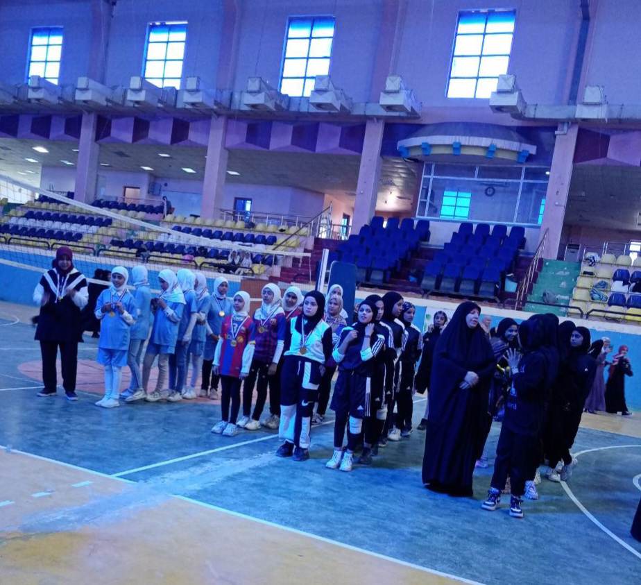 الأولى على مستوى محافظة كربلاء المقدسة: متوسطة بهيجة الحكيم للبنات تحصد المركز الأول ببطولة كرة الطائرة