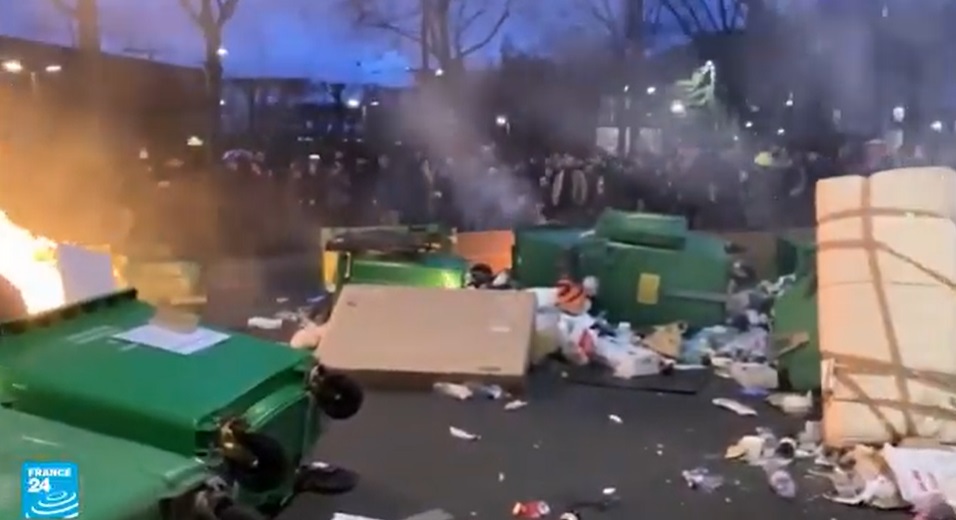 فرنسا: استمرار المظاهرات احتجاجا على تفعيل المادة 49.3 لتمرير مشروع إصلاح نظام التقاعد