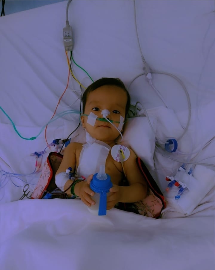 إجراء عمليةِ قلبٍ مفتوح لطفلٍ صغير يُعاني من تشَوه قلبٍ ولاديٍ مُعَقد في كربلاء المقدسة