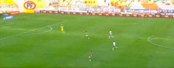 من المرمى إلى المرمى.. حارس يسجل هدفا قد يكون الأطول في التاريخ