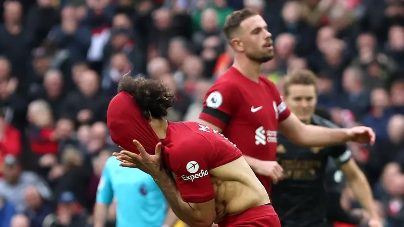 أرسنال يفرط في نقاط ليفربول.. وصلاح يهدر ركلة جزاء