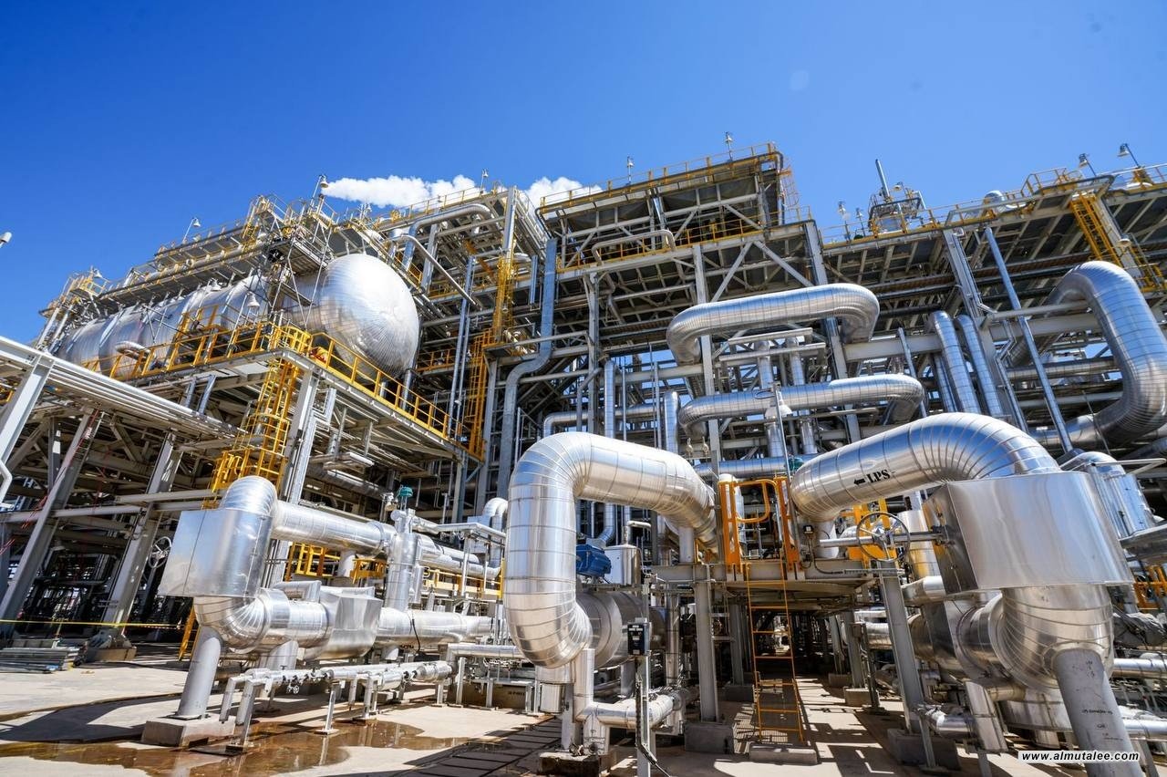 وزير النفط يعلن بدء نزول منتجات مصفى كربلاء إلى السوق