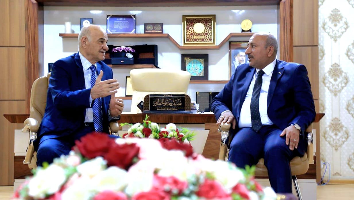 محافظ كربلاء يناقش مع وزير الموارد المائية سبل انعاش بحيرة الرزازة وزيادة الاطلاقات المائية لها