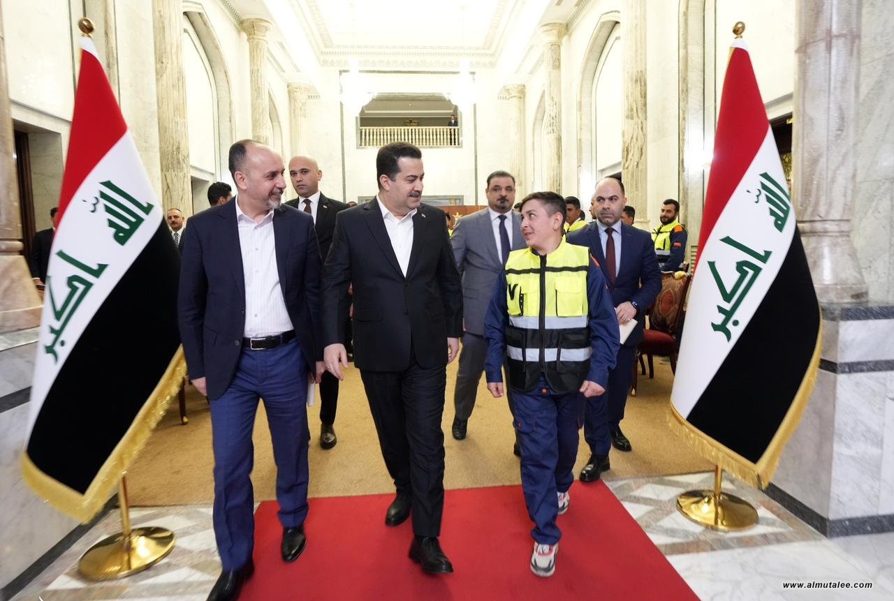 رئيس الوزراء يوجه بتكريم جميع عمال الخدمة والنظافة في الدولة