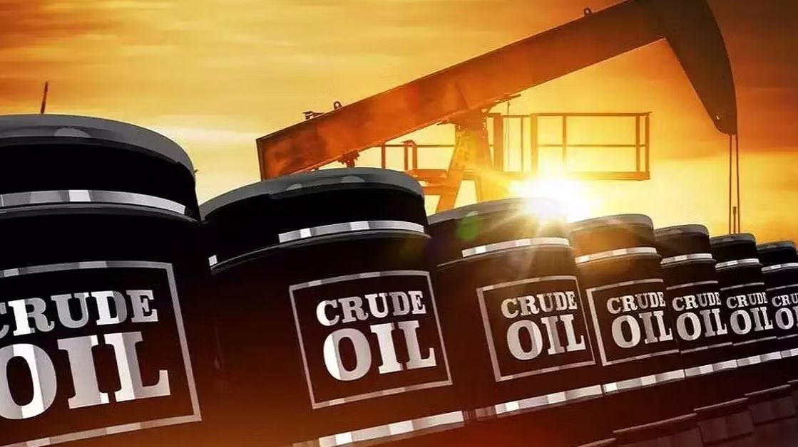 أسعار النفط تتراجع وسط قوة الدولار