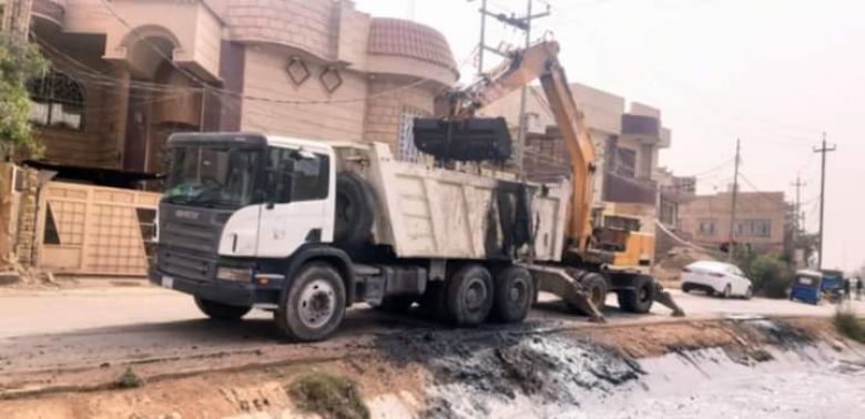 الموارد المائية تطهر (155) كم من جداول ومبازل ناحية الخيرات في كربلاء