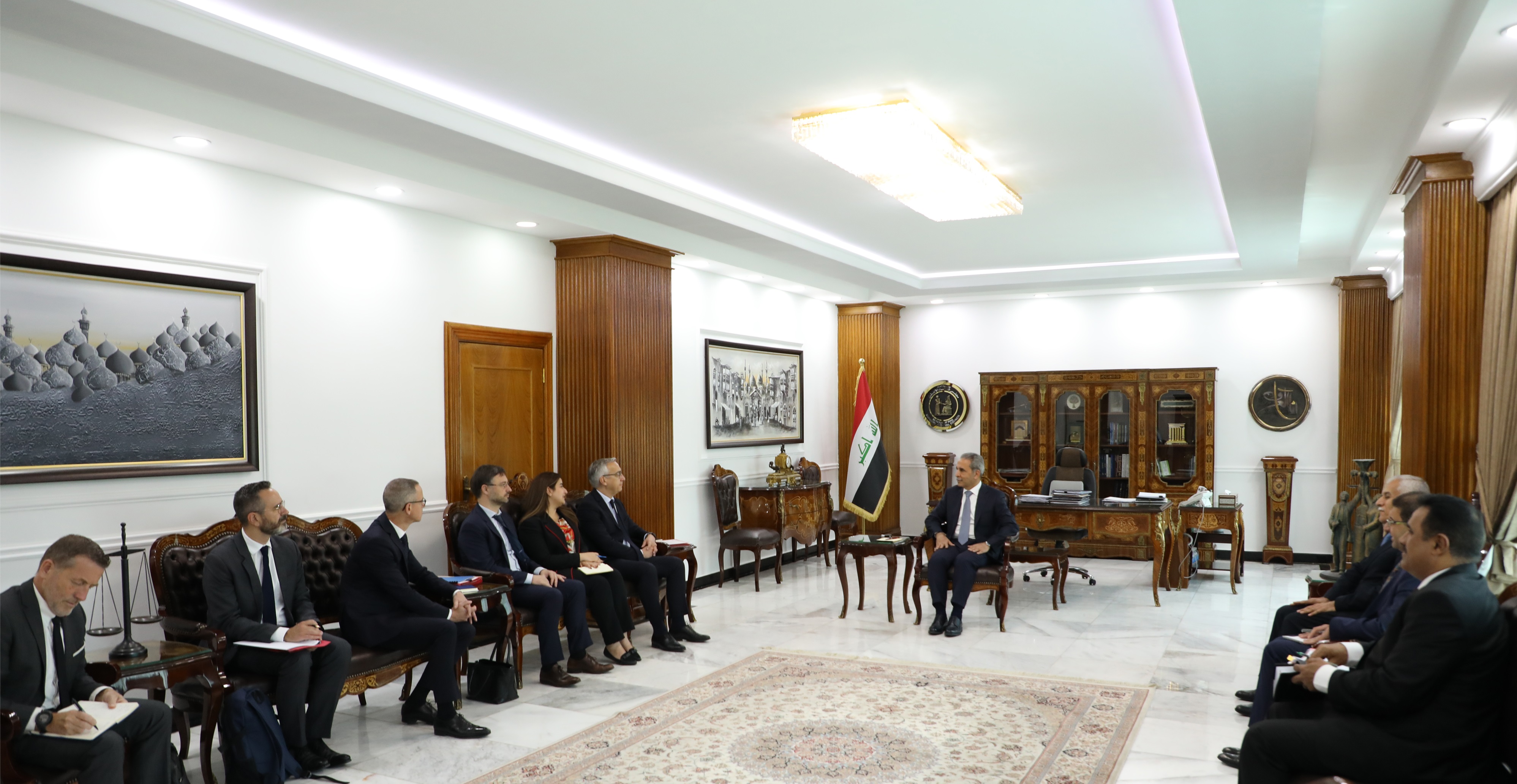 رئيس مجلس القضاء الاعلى يستقبل وفد قضائي فرنسي