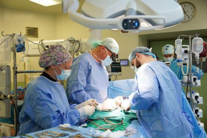 بالتعاون مع مستشفيات العتبة الحسينية : الصحة تعلن اختتام عمليات جراحة القلب للاطفال للفريق الطبي الاجنبي المستقدم