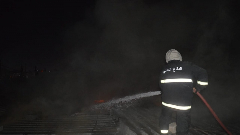 بالصور:إخماد حريق في 3 كرفانات سكنية ببغداد