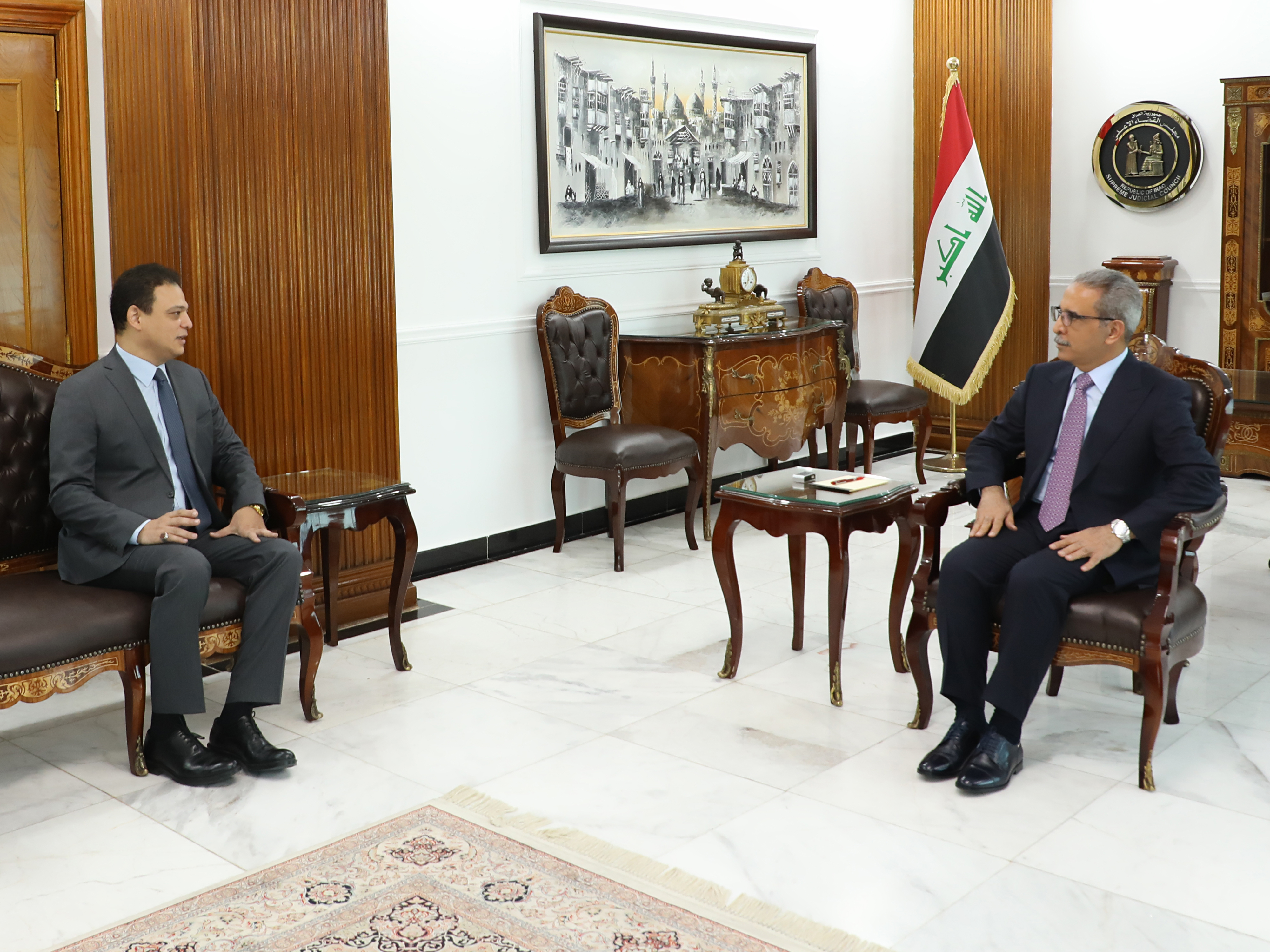 زيدان يبحث مع السفير المصري قضايا المصريين المعروضة على القضاء