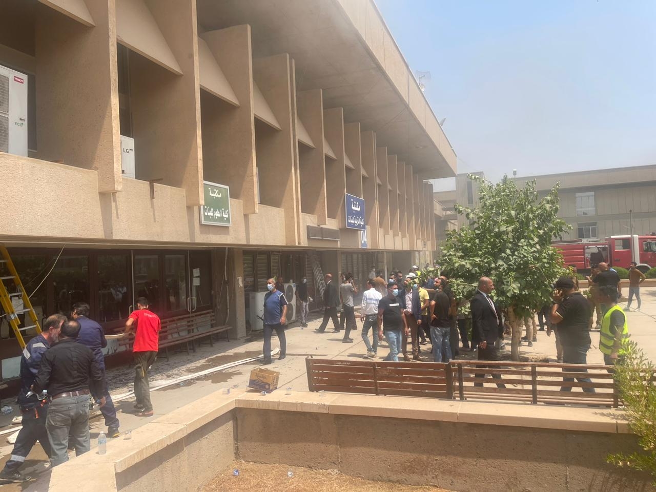 إخماد حريق بأحدى كليات جامعة بغداد بمنطقة الجادرية