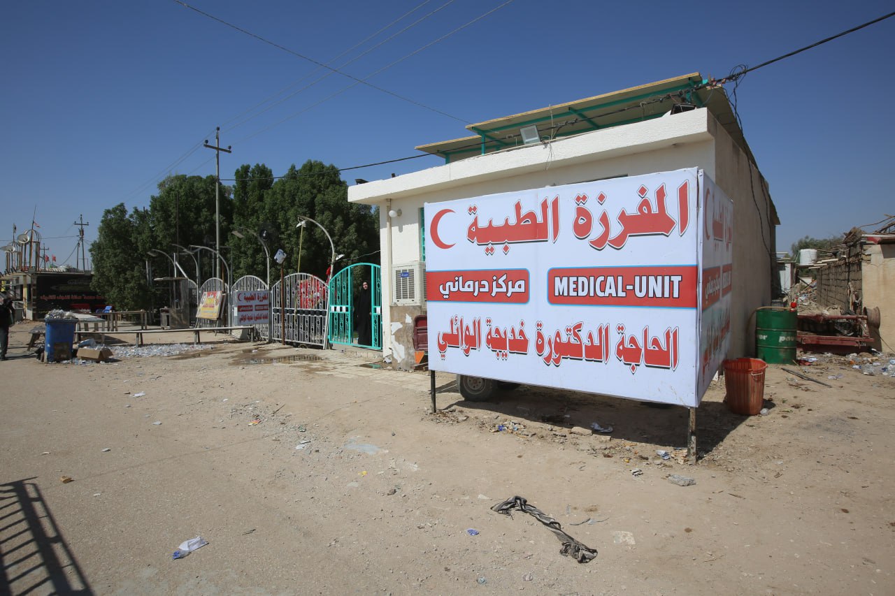 شاركت بمبادرات العتبة الحسينية :طبيبة عراقية تخدم (15) الف زائر في الاربعينية بمفرزة طبية (صور)