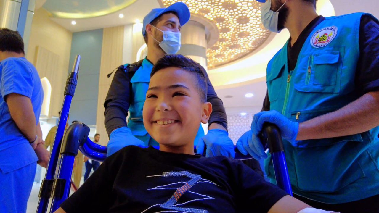 الشيخ الكربلائي يستجيب فورا :طفل يتيم الأبوين مصاب بمرض نادر يستنجد بالمرجعية (فيديو)