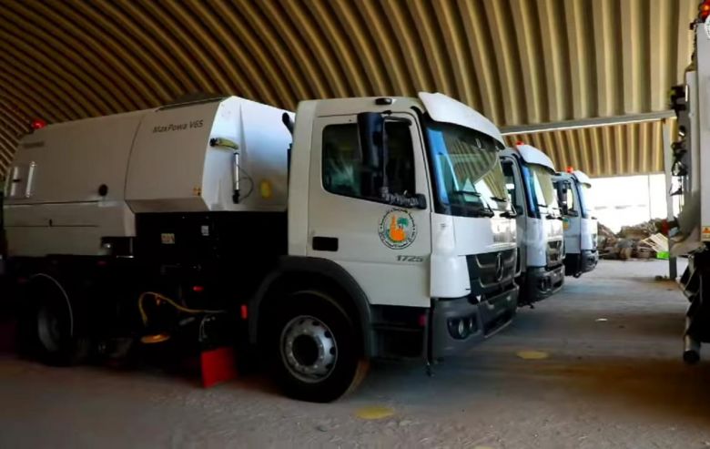 كربلاء تجهز بلديتها بسبع كانسات نوع مرسيدس