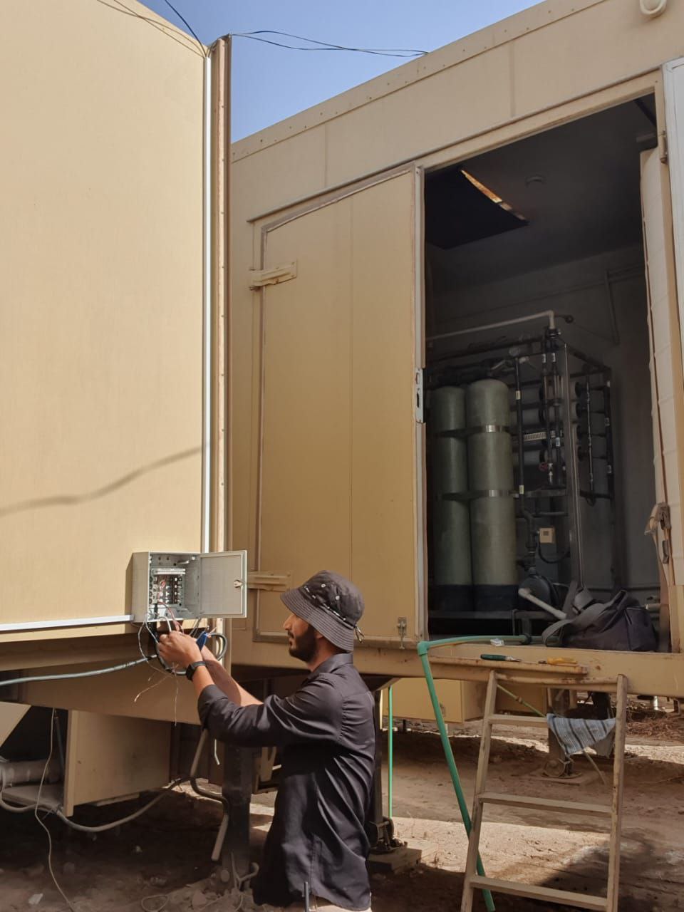 خلال خمسة ايام ملاكات العتبة الحسينية تنصب بدالة مجمع الشهيد ابو مهدي المهندس الطبي في كربلاء