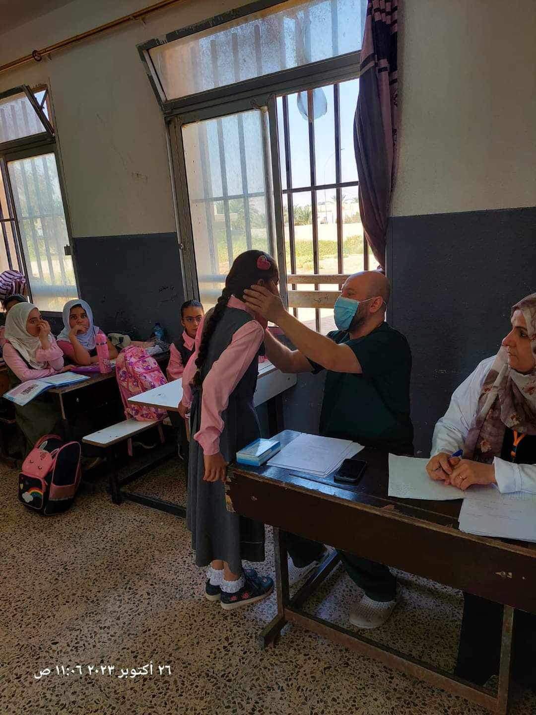 الكوادر الصحية في الانبار تواصل فحص الطلبة الجدد في المدارس الابتدائية