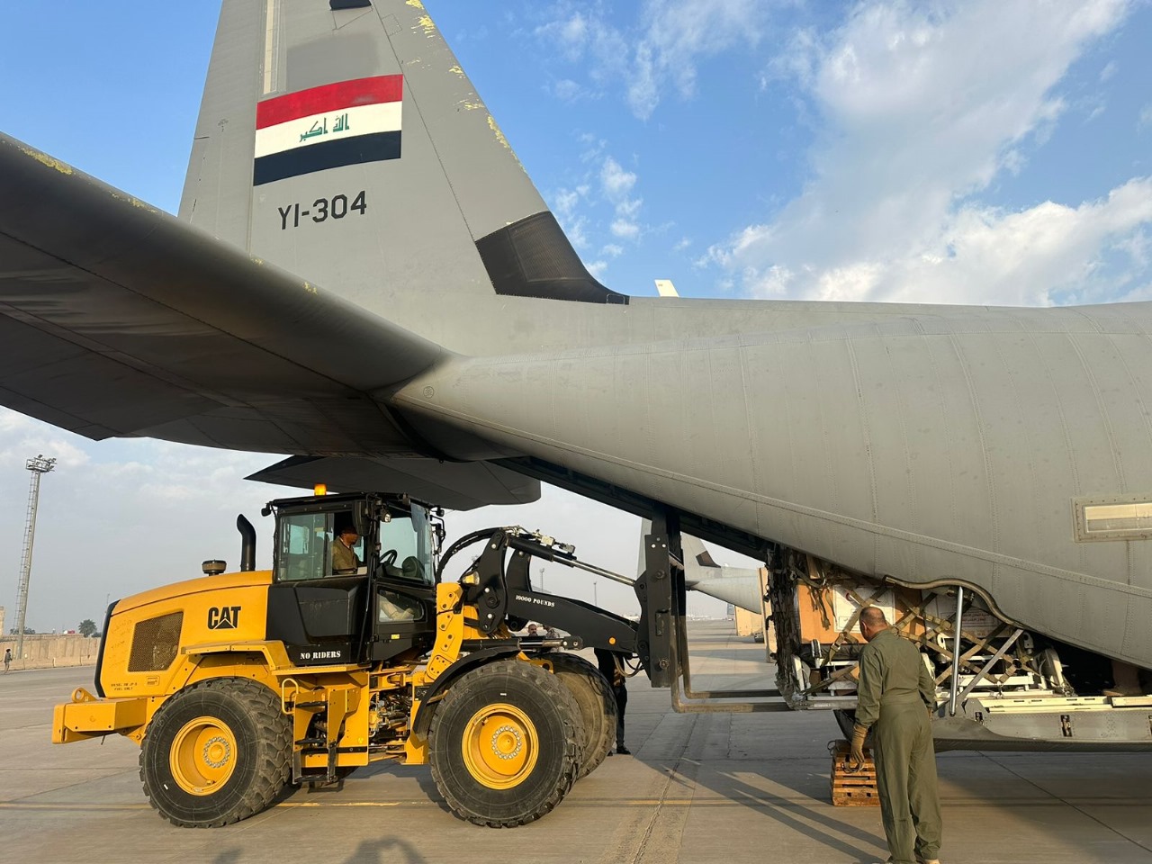 الطائرات العراقية تنقل مساعدات جديدة إلى غزة