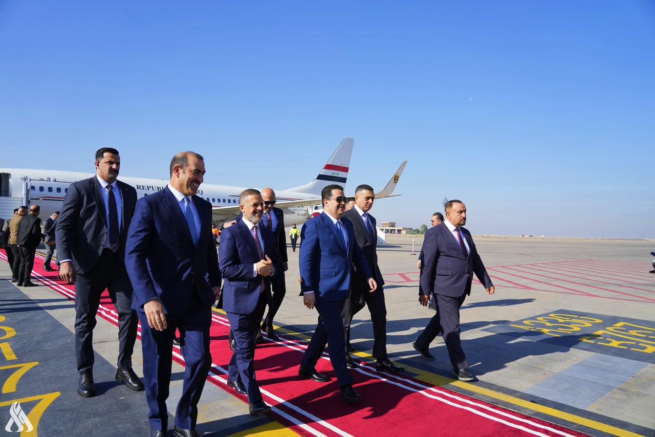 رئيس الوزراء يصل إلى محافظة البصرة