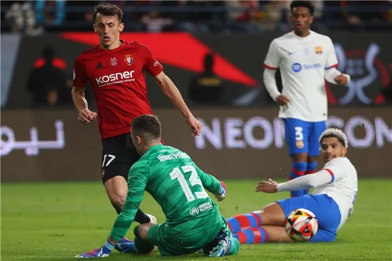 برشلونة يتأهل إلى نهائي كأس السوبر بفوزه على أوساسونا بهدفين