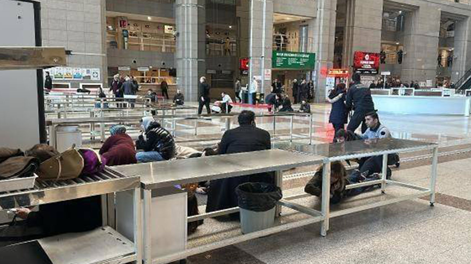 تركيا تعلن عن هجوم "إرهابي" على قصر العدل في اسطنبول ومقتل مهاجمَين