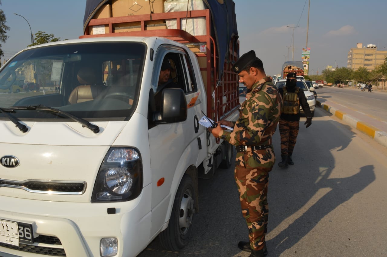 بالصور:الاجهزة الامنية في كربلاء تشرع بنصب سيطرات مؤقتة للبحث عن المطلوبين