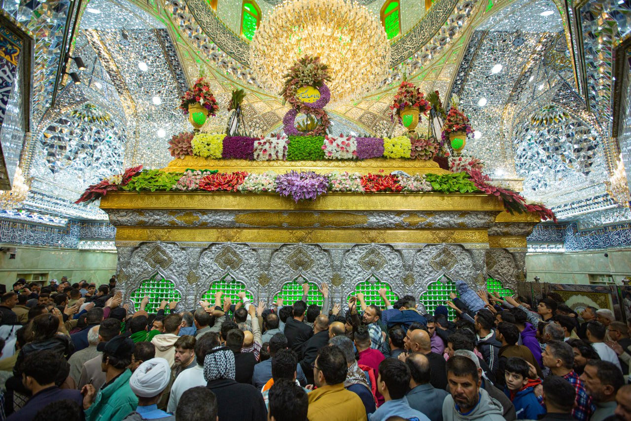 وليدٌ مزارُ الملائكةِ مهدُه