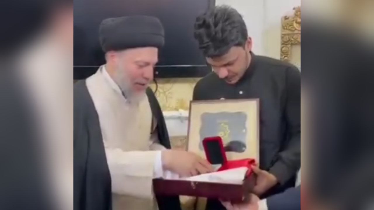 فيديو:نجل المرجع الحكيم يكرم عائلة تبرعت بديـّة ولدها المدهوس لمن دهسه