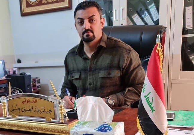 حوار بين مسؤول وصديق وأنا مستمع