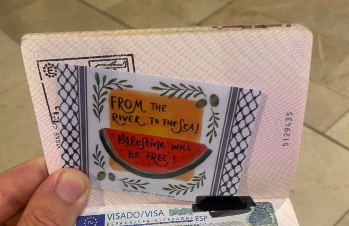 اسبانيا تقر عبارة "من النهر إلى البحر فلسطين ستكون حرة" في جوازات سفر الداخلين