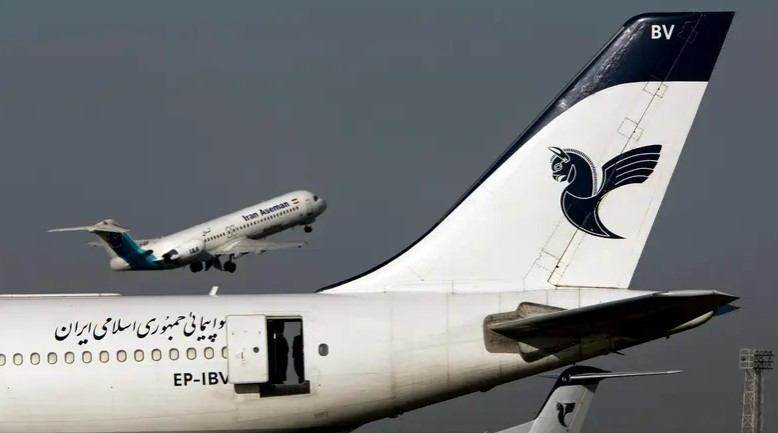 خلل يجبر طائرة إيرانية على الهبوط.. وفيديو من داخلها