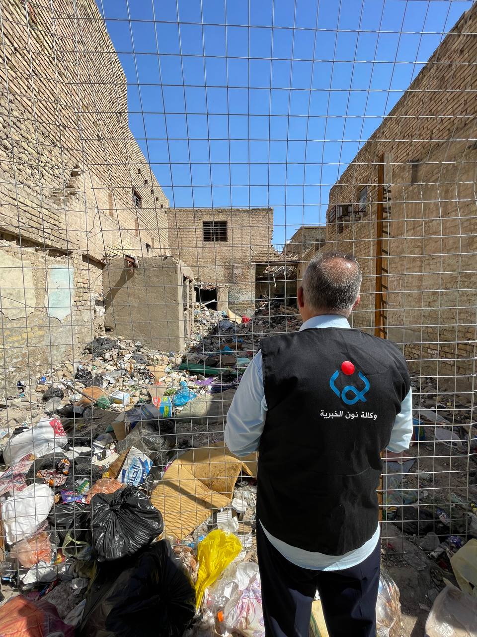 عمرها مائة عام :موظفون في جهة رسمية يعرقلون اعادة بناء مدرسة تعلم مئات الاطفال(صور)