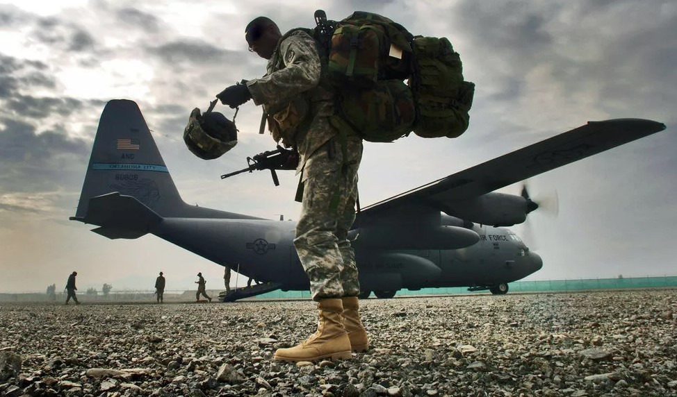 وزير الدفاع : انسحاب الأمريكيين على مرحلتين وينتهي في عام 2026