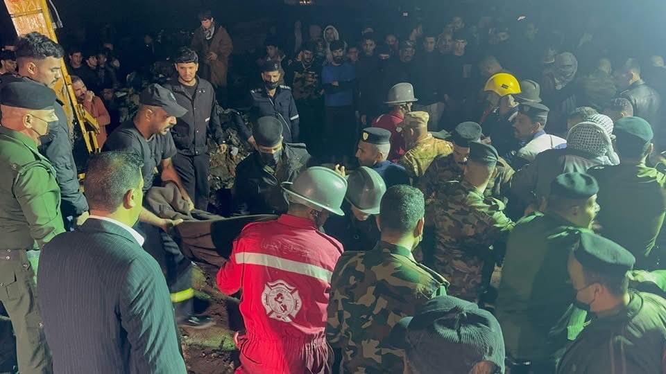 الدفاع المدني ينتشل جثتين لطفلين من مكب للنفايات مملوءة بمياه الأمطار في قضاء الهندية بمحافظة كربلاء المقدسة