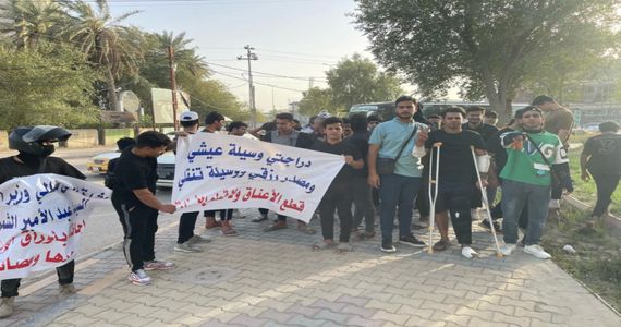 تظاهرة لأصحاب الدراجات النارية للمطالبة بارجاع دراجتهم في الديوانية