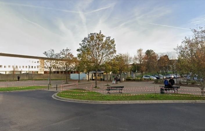 إيقاف معلمة في فرنسا عن العمل بعد الوقوف دقيقة صمت على ضحايا غزة