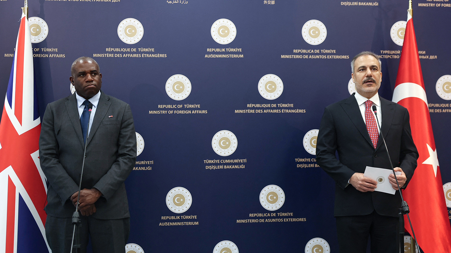 وزير الخارجية البريطاني يزور تركيا للمرة الأولى