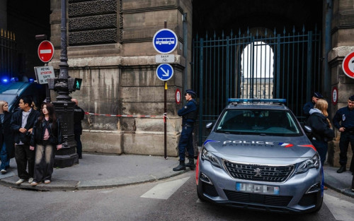 فرنسا تبحث عن لصوص سرقوا حلي "لا تقدّر بثمن" من متحف اللوفر