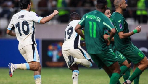 بعشرة لاعبين.. الاتحاد السعودي يمزق شباك الشرطة العراقي برباعية في بغداد