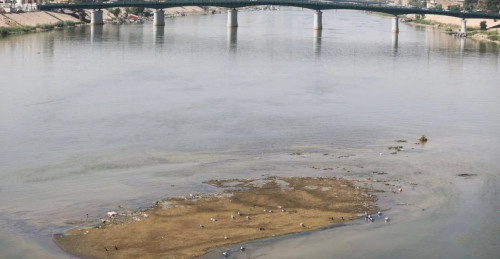 دجلة والفرات.. صور تُظهر انحساراً تاريخياً في منسوب النهرين