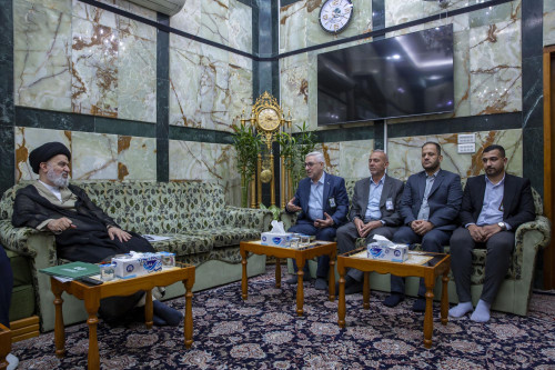 السيد احمد الصافي يدعو إلى الاهتمام بعوائل الشهداء وإنجاز معاملاتهم بروح إنسانية عالية