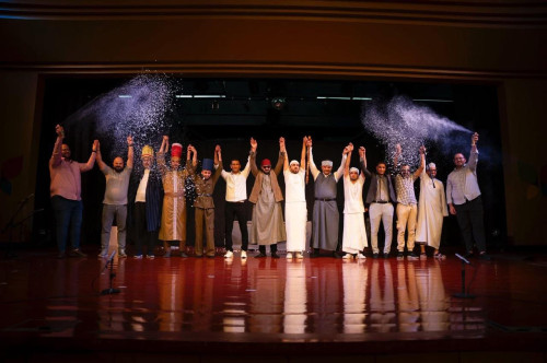 (طار الحمام)... مكفوفو كربلاء يحلّقون على خشبة المسرح العربي